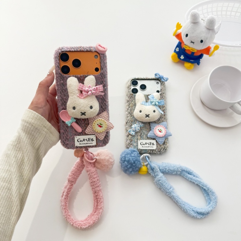  غطاء هاتف أنيق بتصميم دمية م - مراجعة Cute Cartoon Wrist Strap Silicone Case وسعره